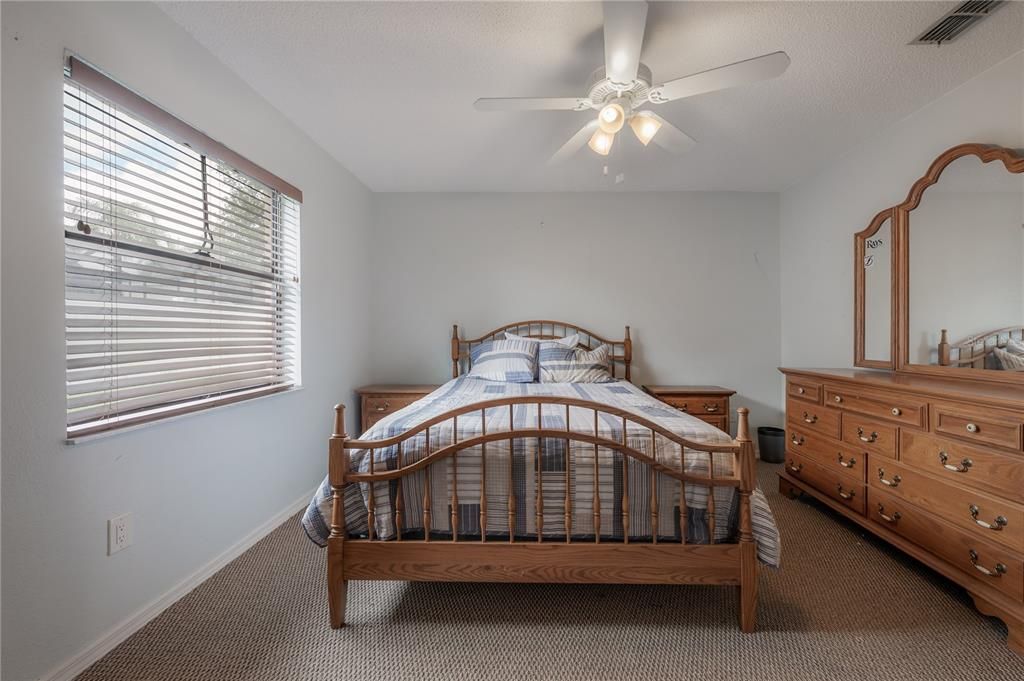 合同活跃: $725,000 (4 贝兹, 3 浴室, 3640 平方英尺)