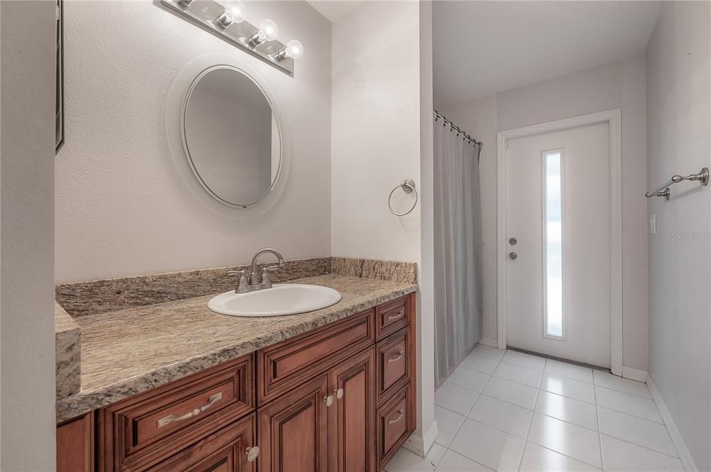 合同活跃: $725,000 (4 贝兹, 3 浴室, 3640 平方英尺)