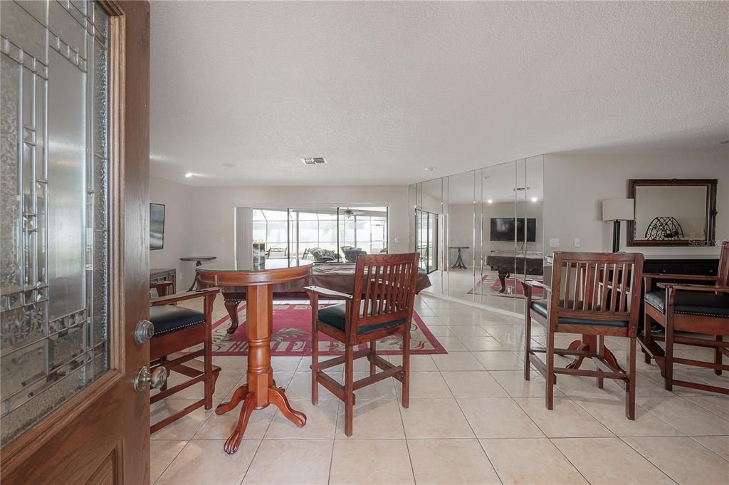 合同活跃: $725,000 (4 贝兹, 3 浴室, 3640 平方英尺)