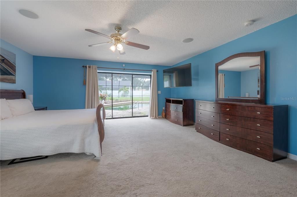 合同活跃: $725,000 (4 贝兹, 3 浴室, 3640 平方英尺)