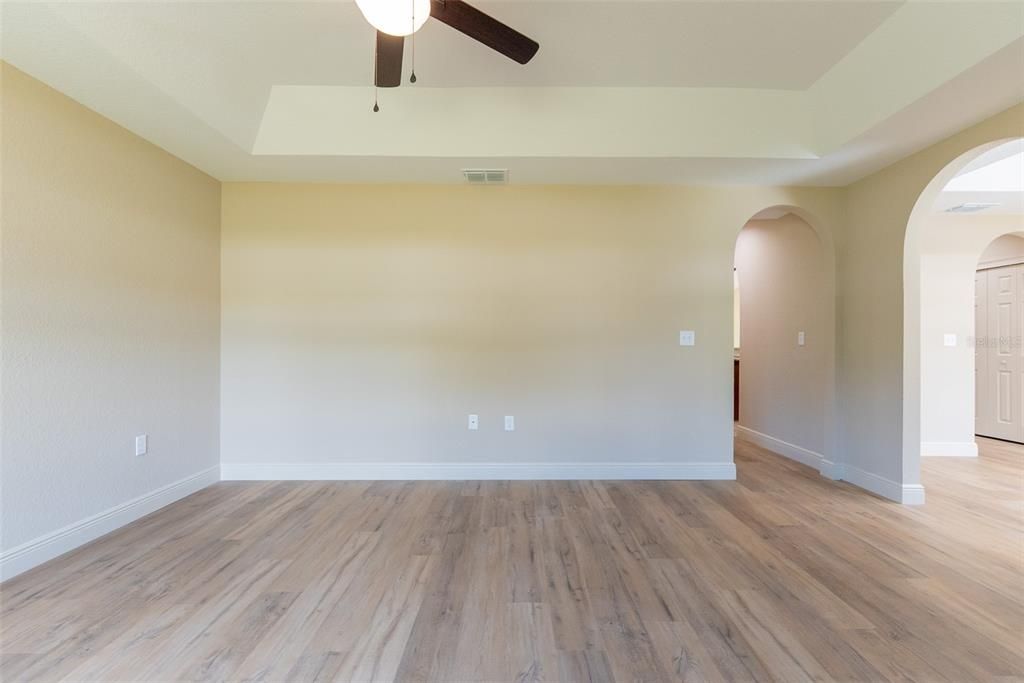 For Sale: $289,900 (3 beds, 2 baths, 1936 Square Feet)