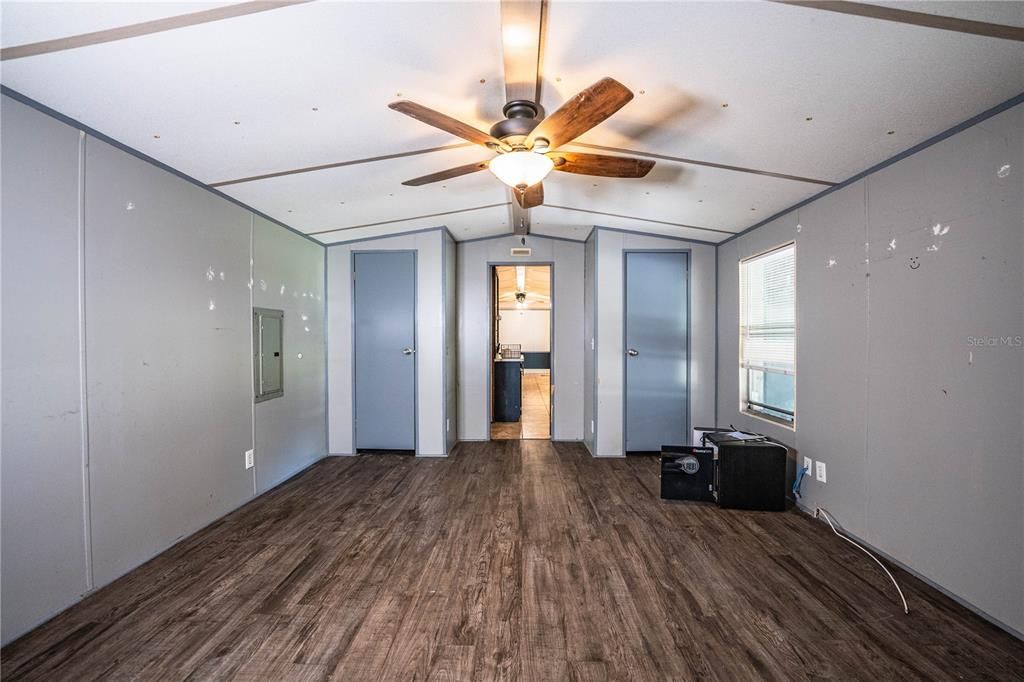 For Sale: $389,900 (4 beds, 2 baths, 2062 Square Feet)