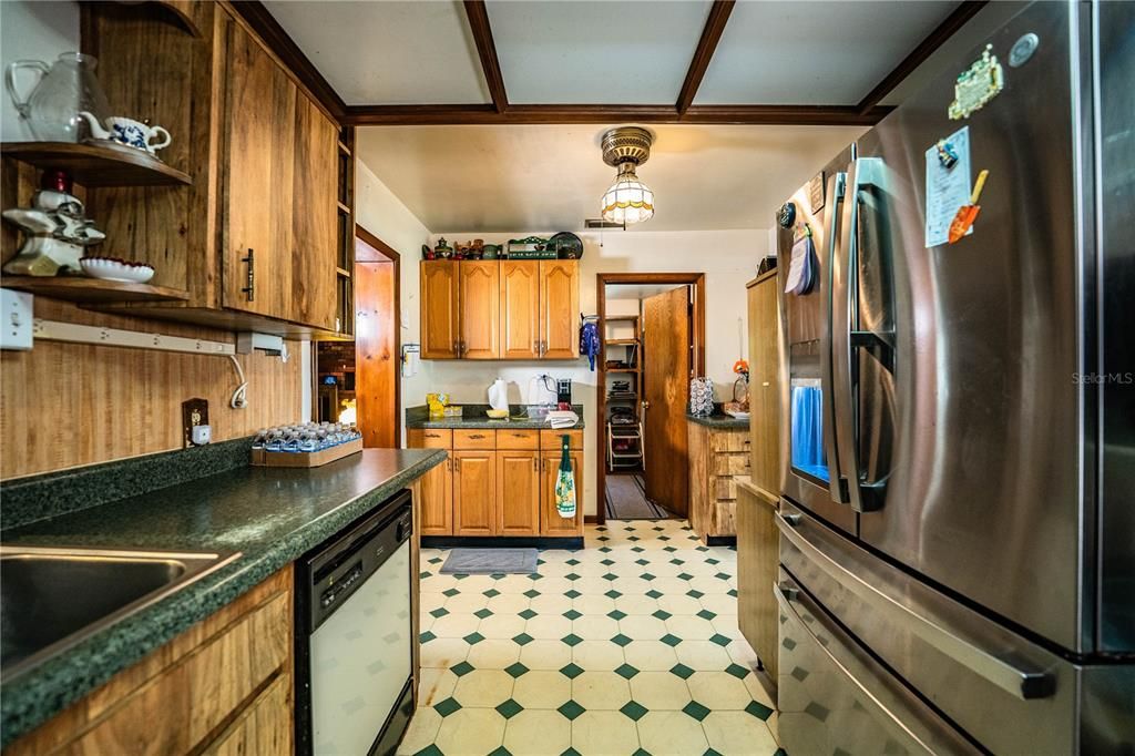 For Sale: $389,900 (4 beds, 2 baths, 2062 Square Feet)