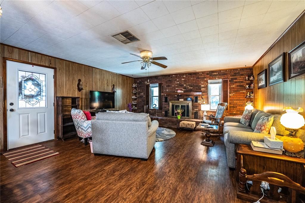 For Sale: $389,900 (4 beds, 2 baths, 2062 Square Feet)