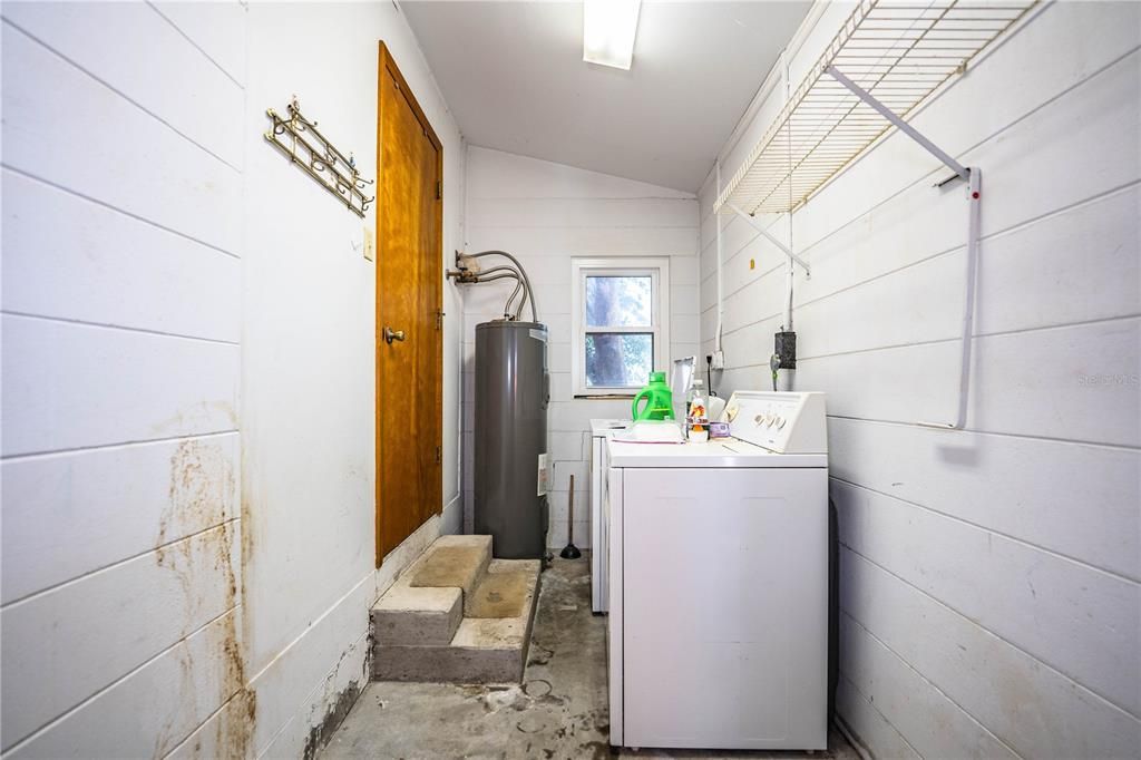 For Sale: $389,900 (4 beds, 2 baths, 2062 Square Feet)