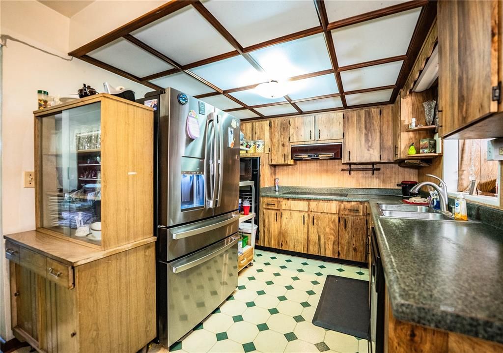 For Sale: $389,900 (4 beds, 2 baths, 2062 Square Feet)