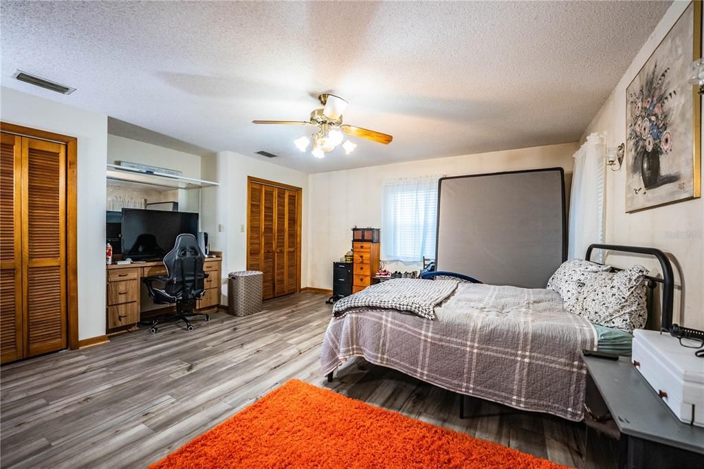 For Sale: $389,900 (4 beds, 2 baths, 2062 Square Feet)