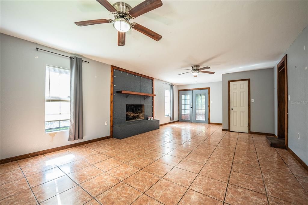 For Sale: $389,900 (4 beds, 2 baths, 2062 Square Feet)