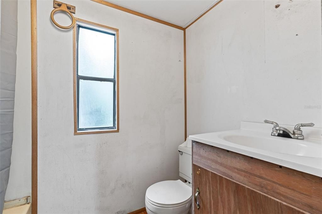 На продажу: $139,998 (3 спален, 2 ванн, 784 Квадратных фут)