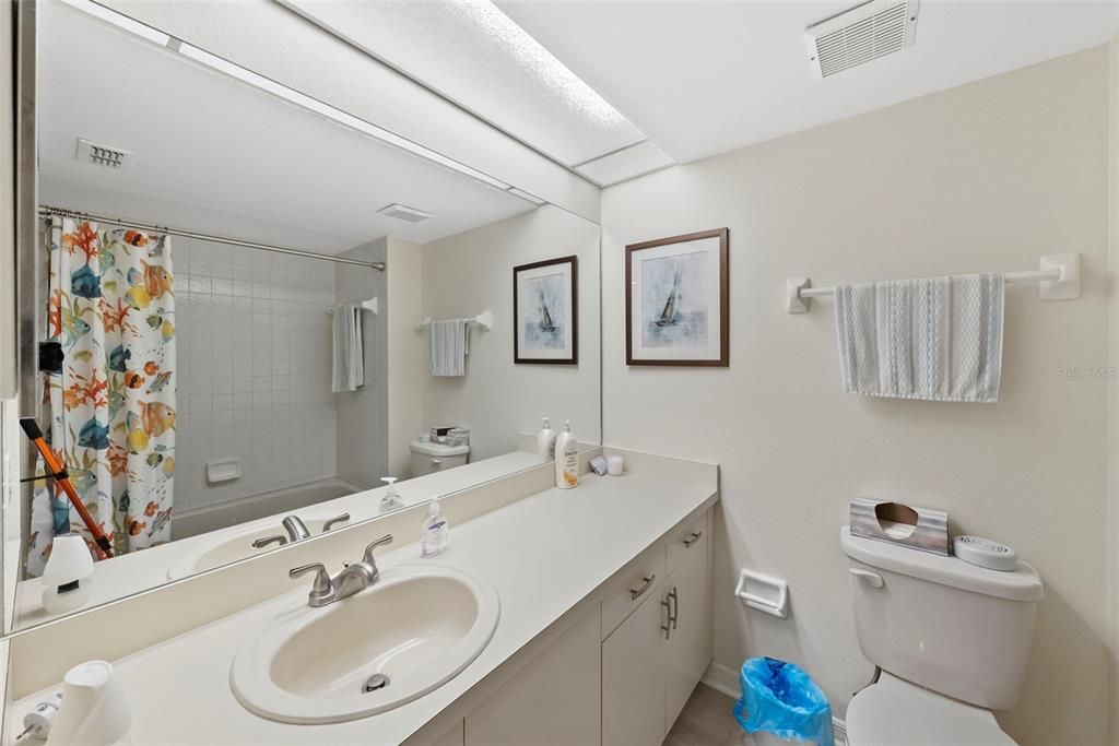 Activo con contrato: $234,900 (2 camas, 2 baños, 1185 Pies cuadrados)