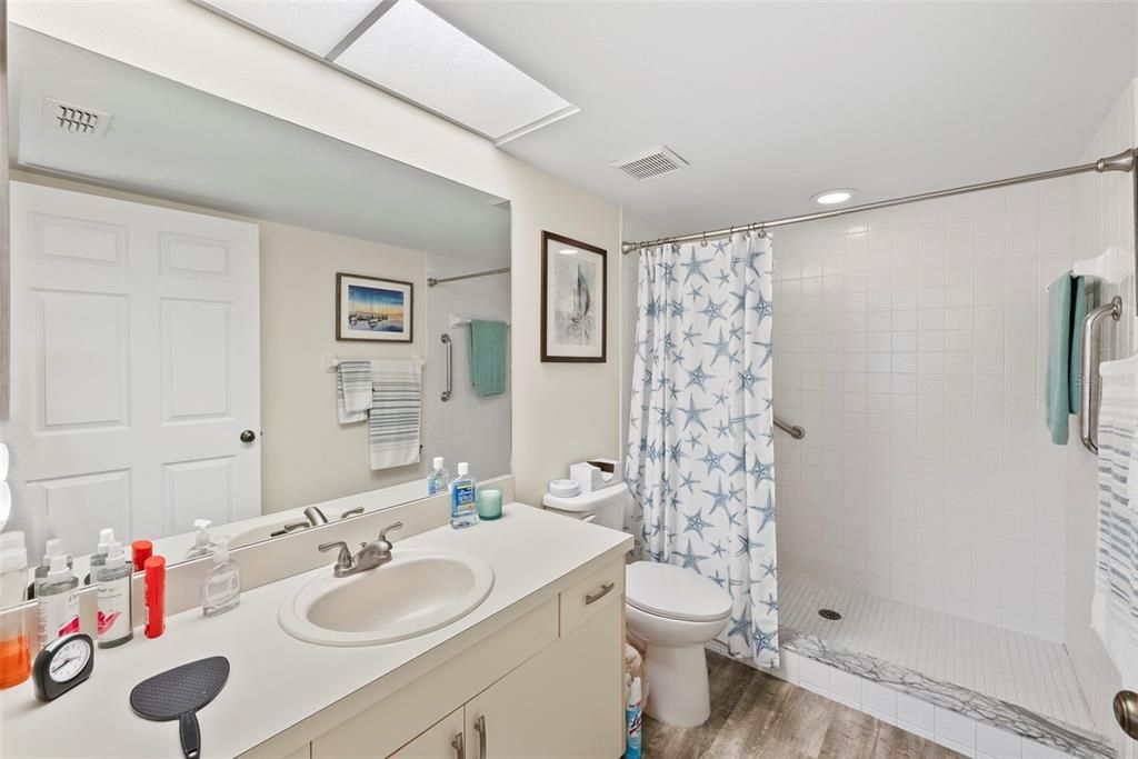 Activo con contrato: $234,900 (2 camas, 2 baños, 1185 Pies cuadrados)