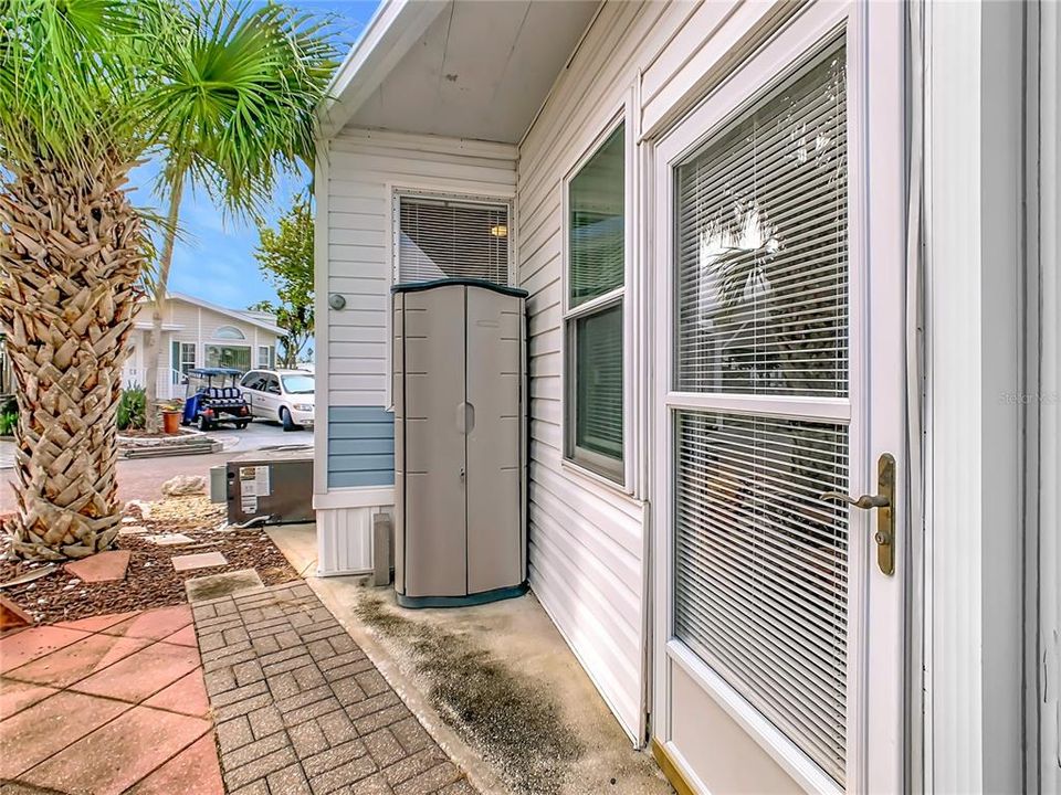 待售: $95,000 (1 贝兹, 1 浴室, 408 平方英尺)