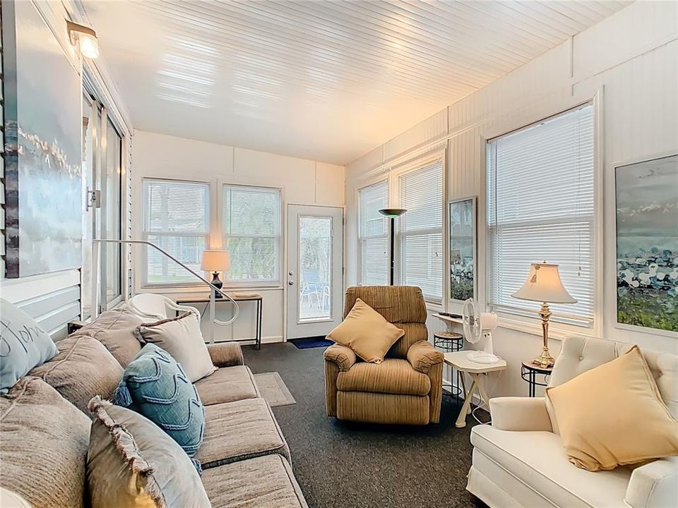 待售: $95,000 (1 贝兹, 1 浴室, 408 平方英尺)