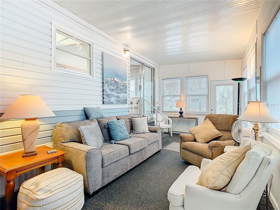 待售: $95,000 (1 贝兹, 1 浴室, 408 平方英尺)