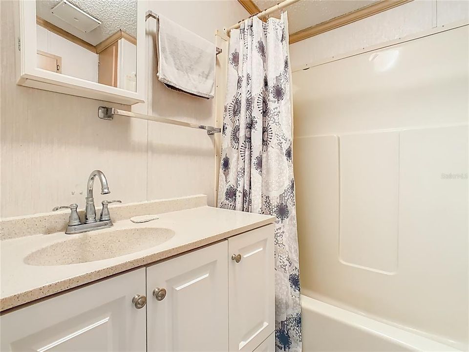 待售: $95,000 (1 贝兹, 1 浴室, 408 平方英尺)