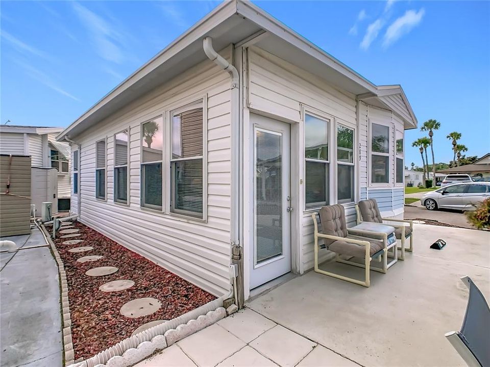 待售: $95,000 (1 贝兹, 1 浴室, 408 平方英尺)