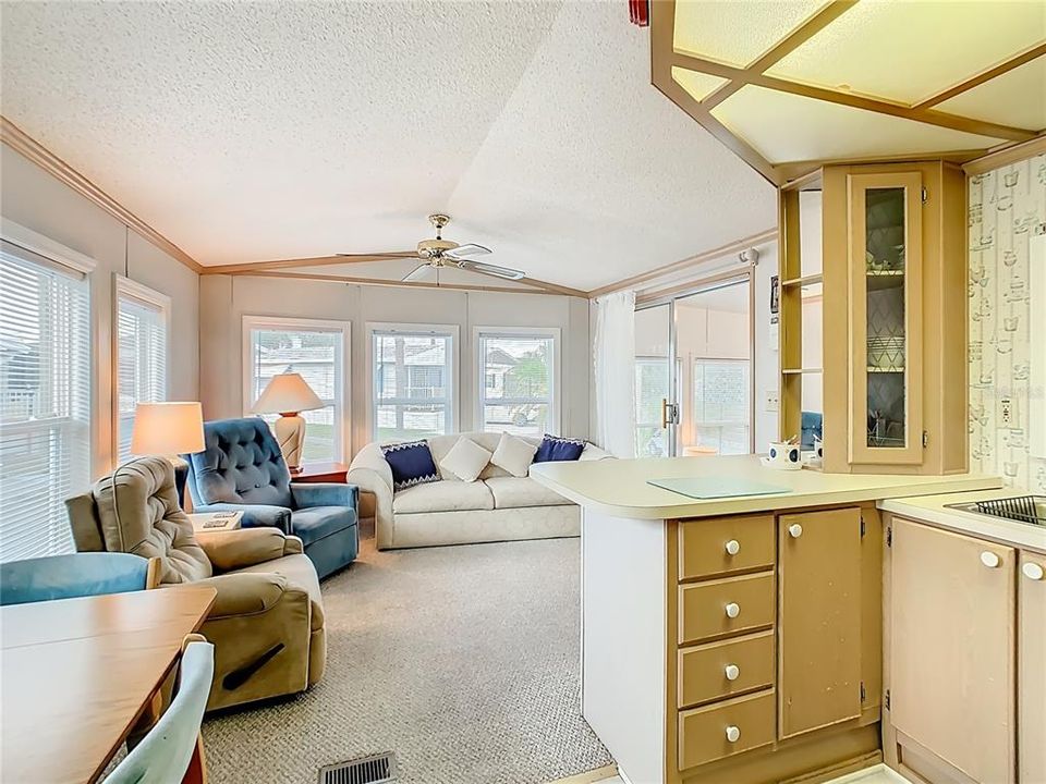 待售: $95,000 (1 贝兹, 1 浴室, 408 平方英尺)