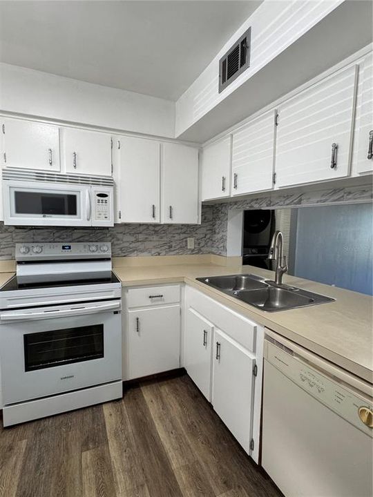 For Rent: $1,650 (2 beds, 2 baths, 914 Square Feet)