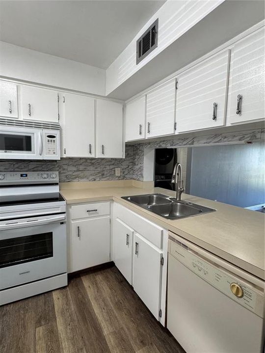 For Rent: $1,650 (2 beds, 2 baths, 914 Square Feet)