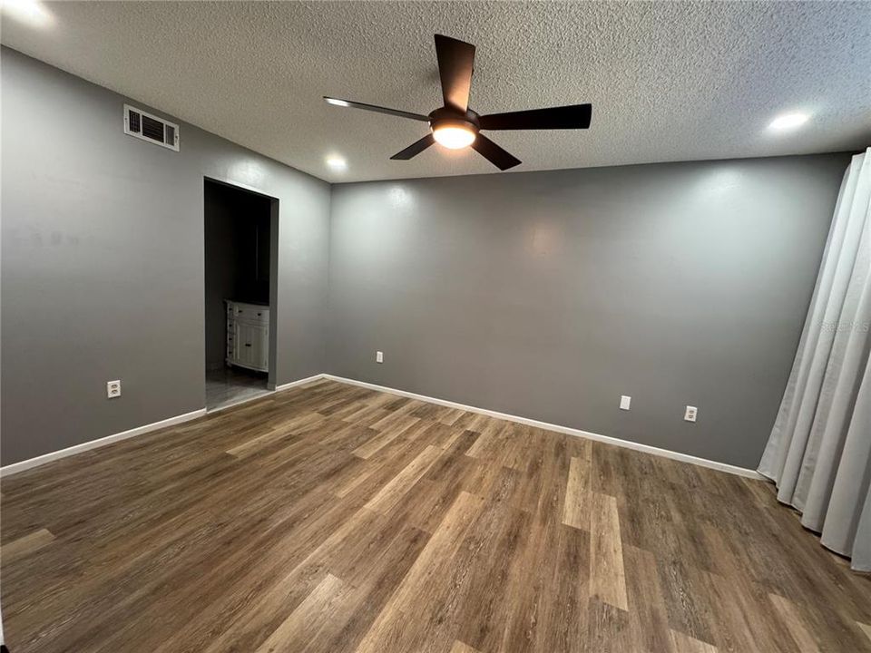 For Rent: $1,650 (2 beds, 2 baths, 914 Square Feet)