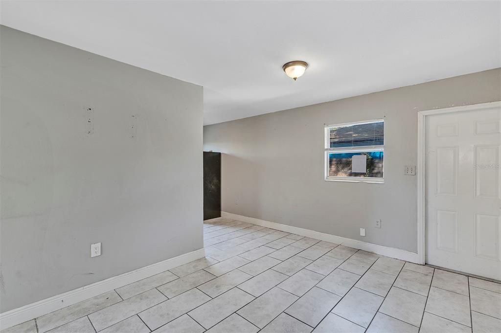 На продажу: $318,500 (4 спален, 2 ванн, 1232 Квадратных фут)