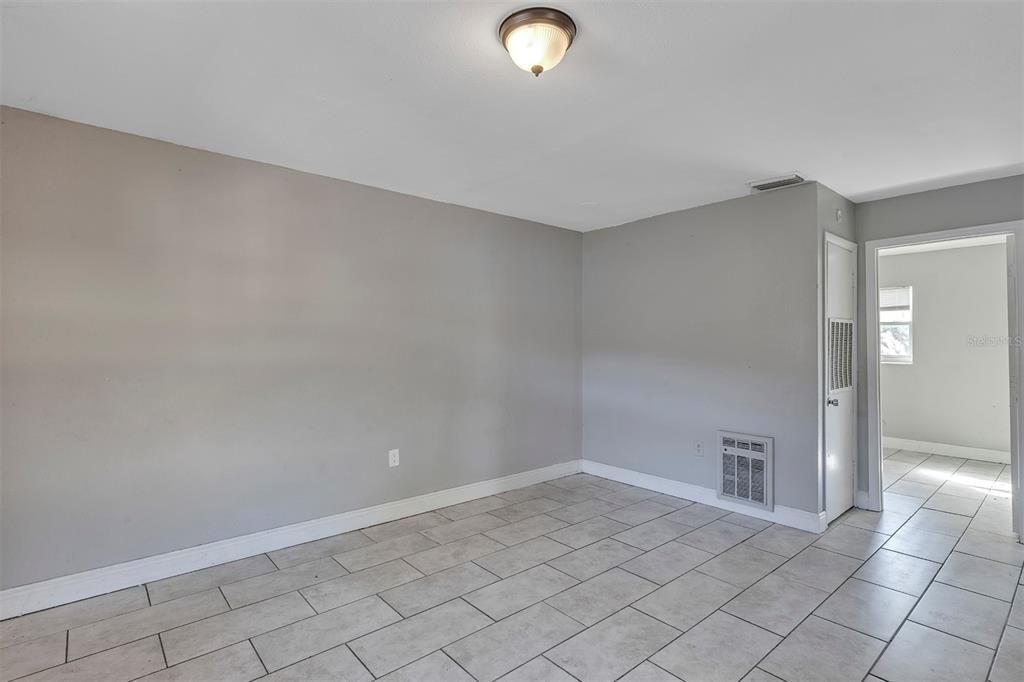 На продажу: $318,500 (4 спален, 2 ванн, 1232 Квадратных фут)