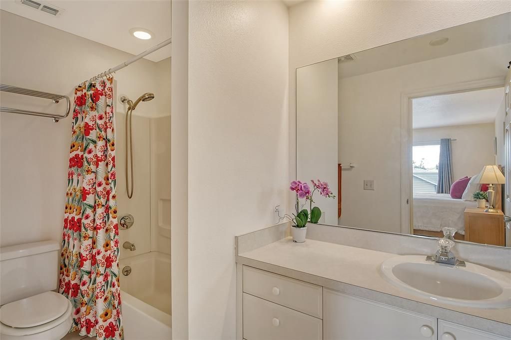 For Sale: $235,000 (2 beds, 2 baths, 1334 Square Feet)