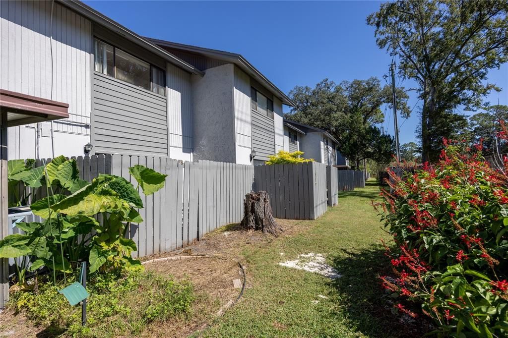 待售: $152,000 (2 贝兹, 1 浴室, 938 平方英尺)