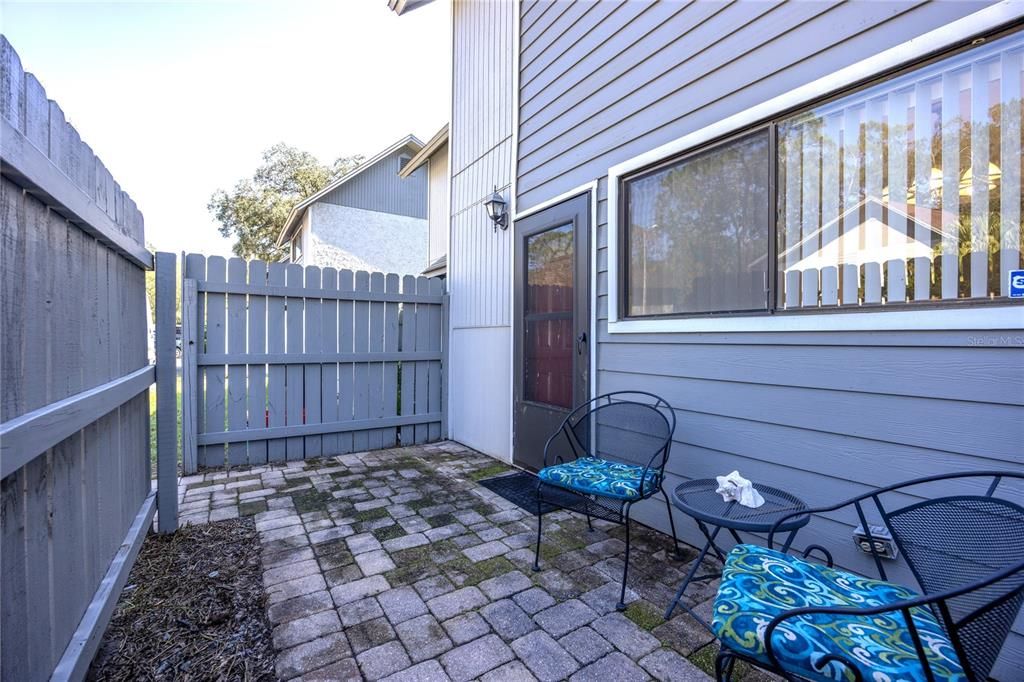 待售: $152,000 (2 贝兹, 1 浴室, 938 平方英尺)