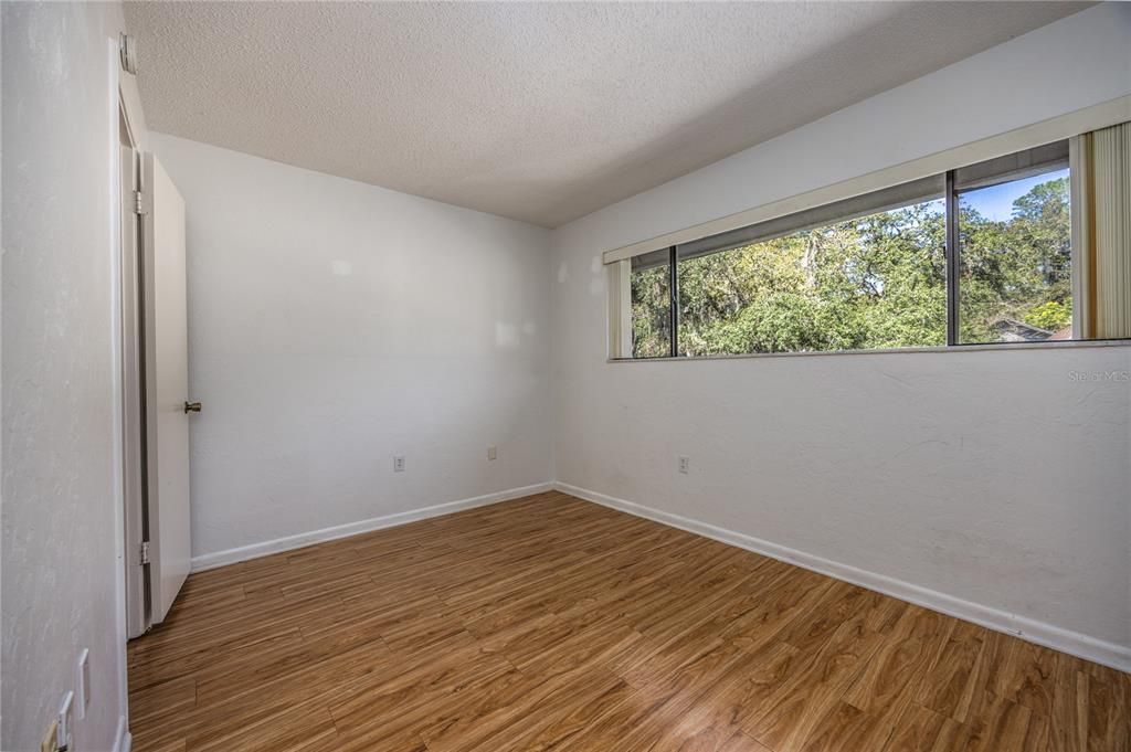 待售: $152,000 (2 贝兹, 1 浴室, 938 平方英尺)