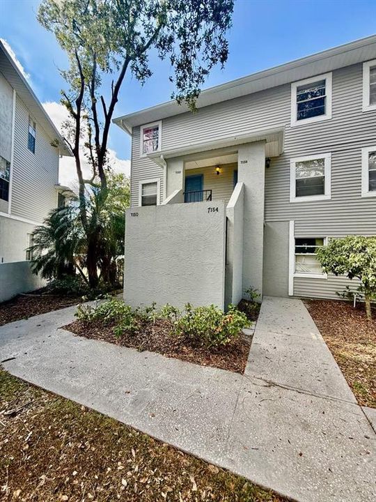 For Rent: $1,400 (2 beds, 1 baths, 864 Square Feet)