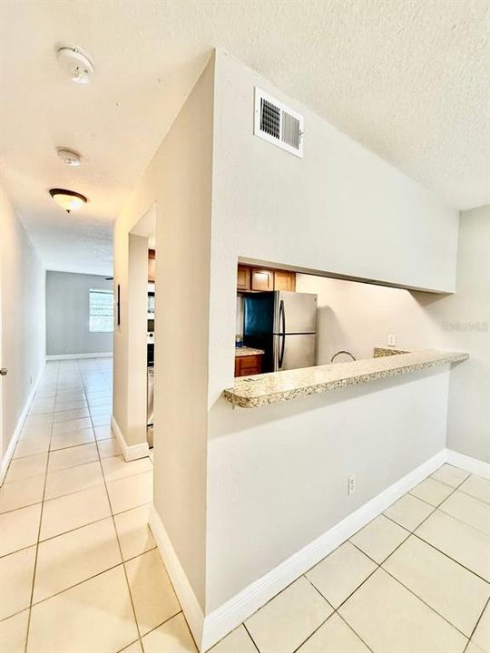 For Rent: $1,400 (2 beds, 1 baths, 864 Square Feet)