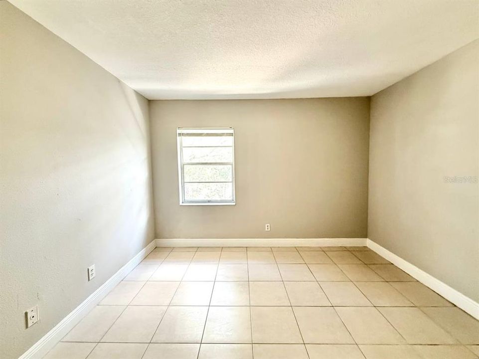 For Rent: $1,400 (2 beds, 1 baths, 864 Square Feet)