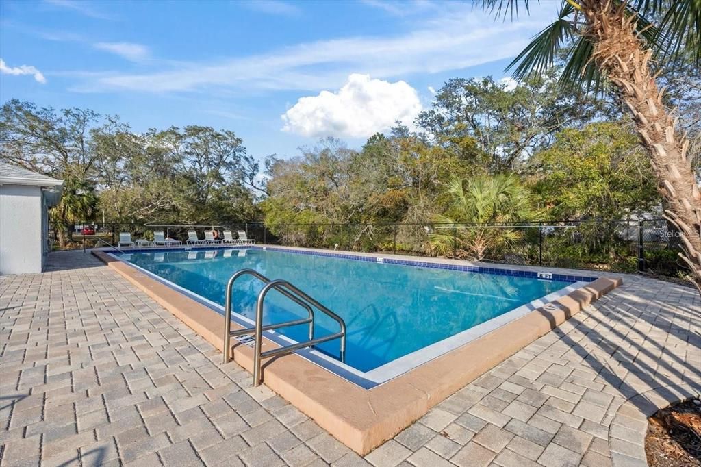 For Rent: $1,400 (2 beds, 1 baths, 864 Square Feet)