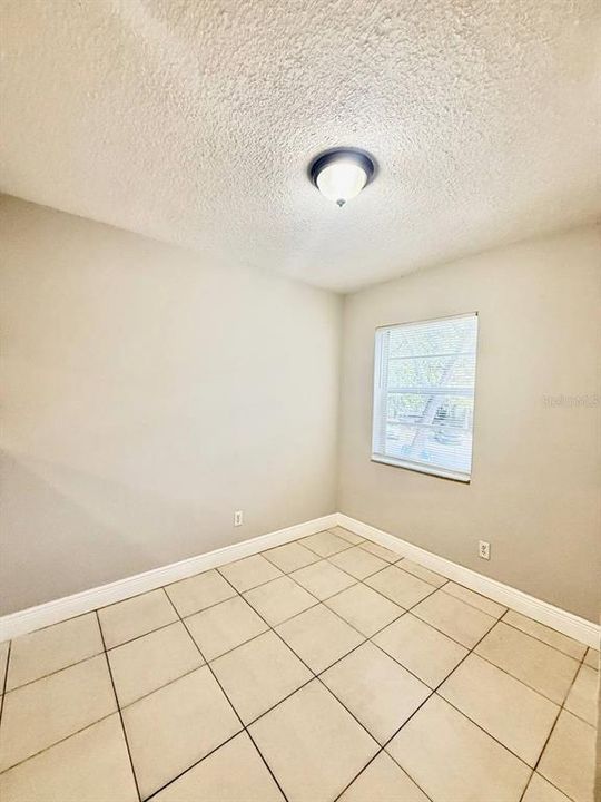 For Rent: $1,400 (2 beds, 1 baths, 864 Square Feet)
