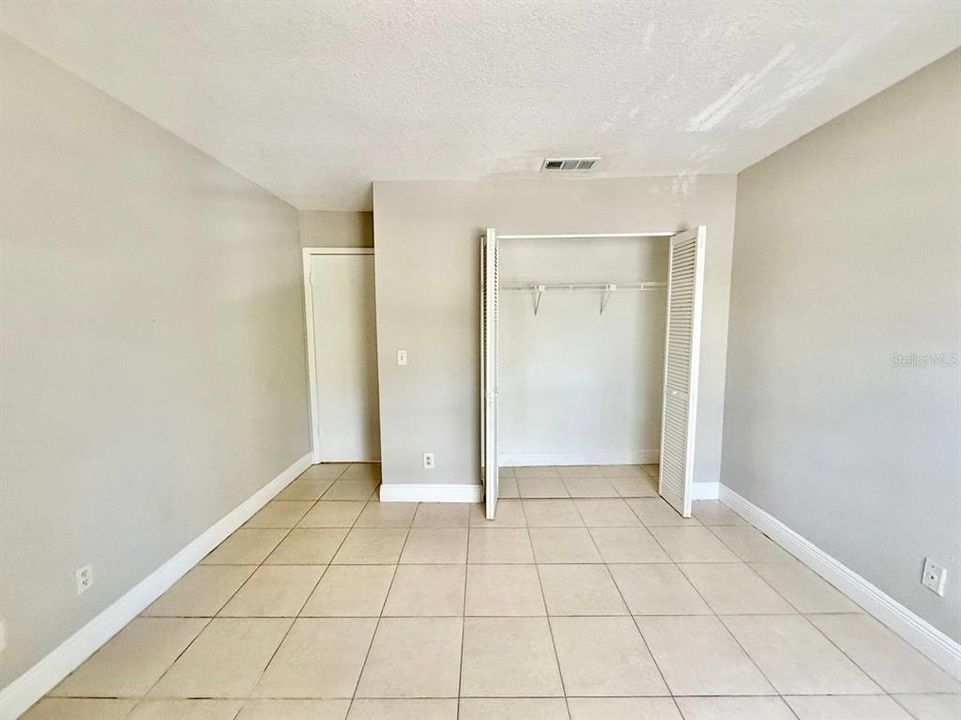 For Rent: $1,400 (2 beds, 1 baths, 864 Square Feet)
