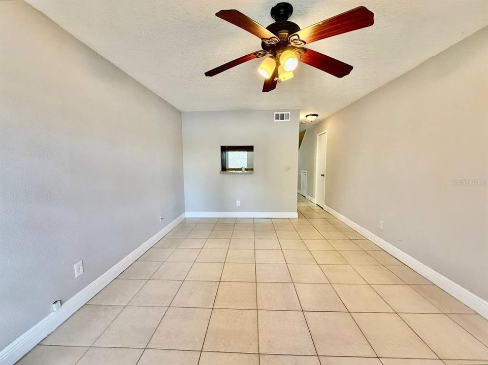 For Rent: $1,400 (2 beds, 1 baths, 864 Square Feet)