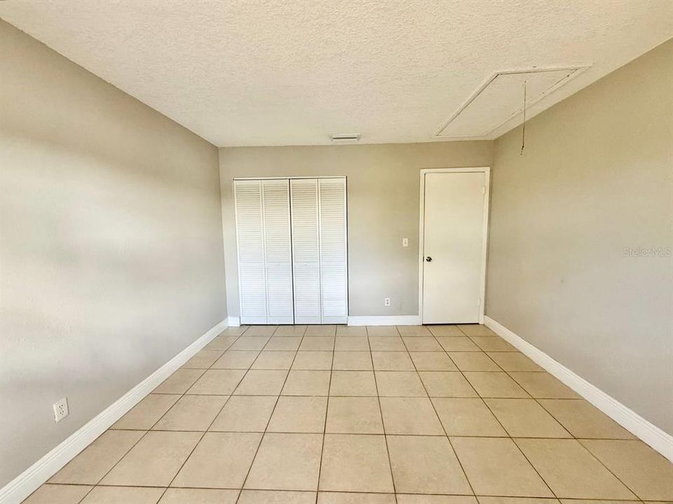 For Rent: $1,400 (2 beds, 1 baths, 864 Square Feet)