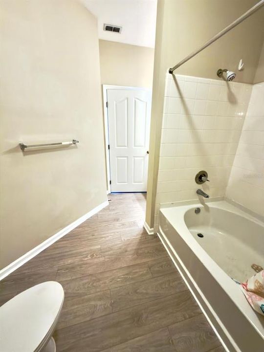 出租: $2,000 (2 贝兹, 2 浴室, 1107 平方英尺)