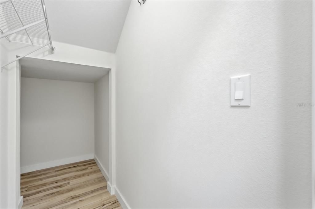 待售: $650,000 (6 贝兹, 0 浴室, 4170 平方英尺)