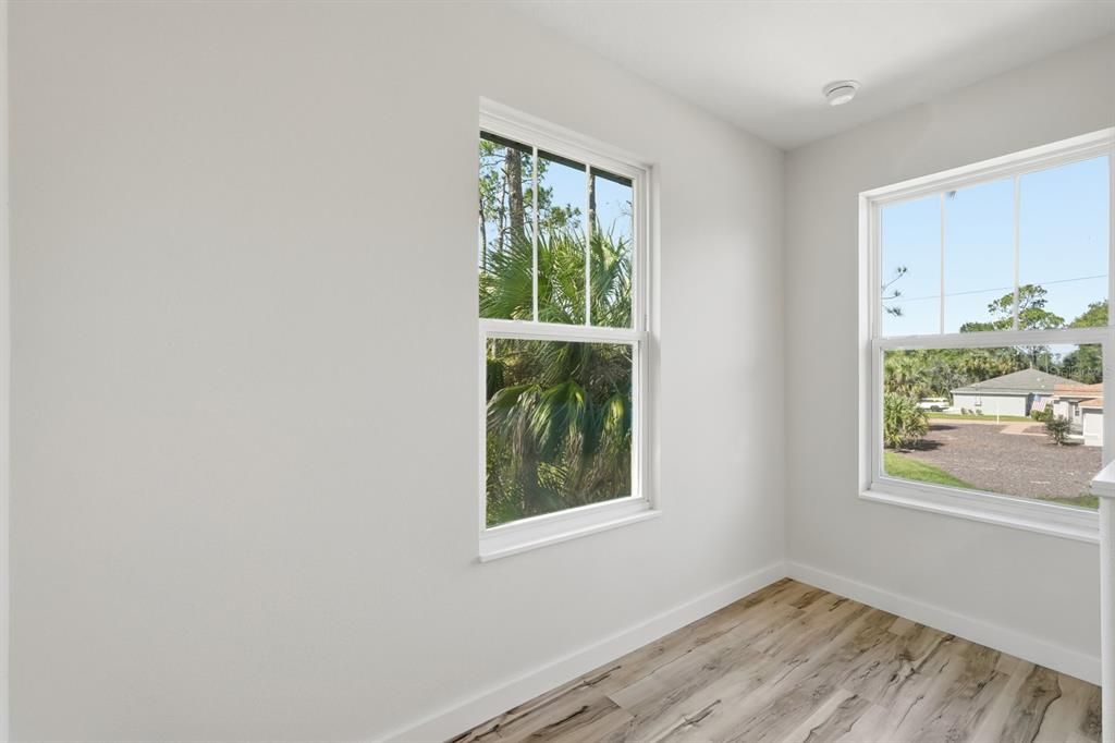 待售: $650,000 (6 贝兹, 0 浴室, 4170 平方英尺)