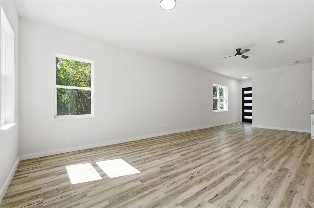 待售: $650,000 (6 贝兹, 0 浴室, 4170 平方英尺)