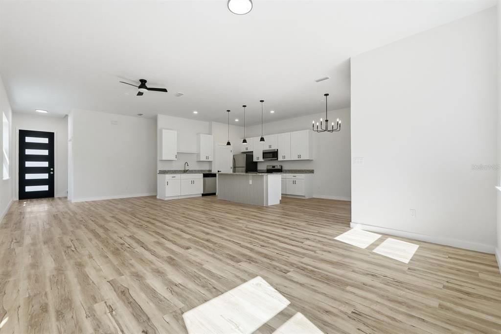 待售: $650,000 (6 贝兹, 0 浴室, 4170 平方英尺)