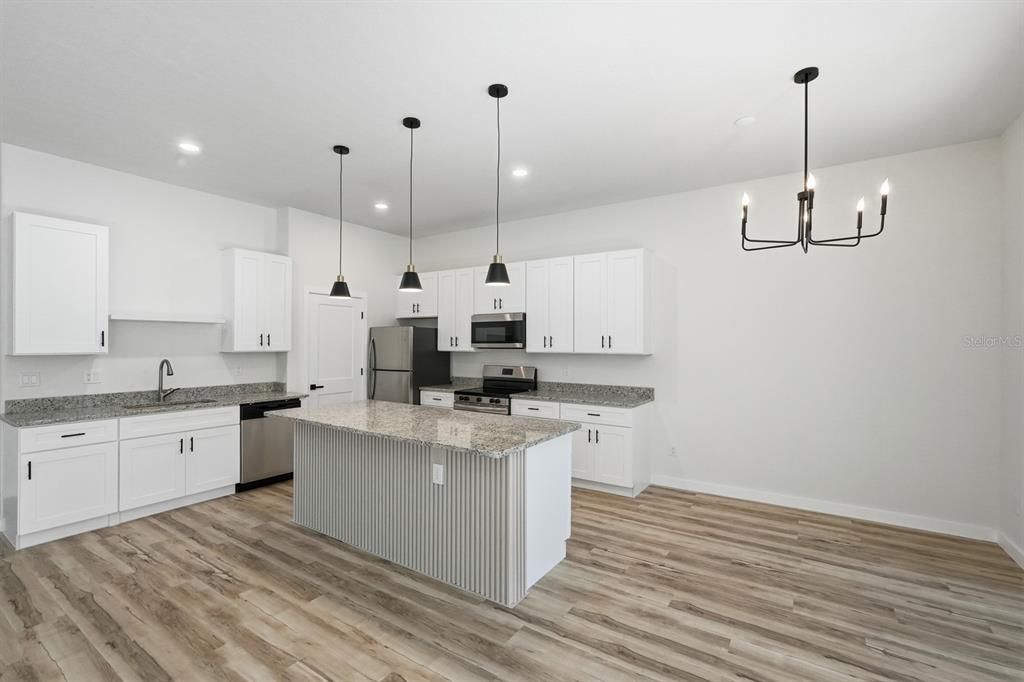 待售: $650,000 (6 贝兹, 0 浴室, 4170 平方英尺)