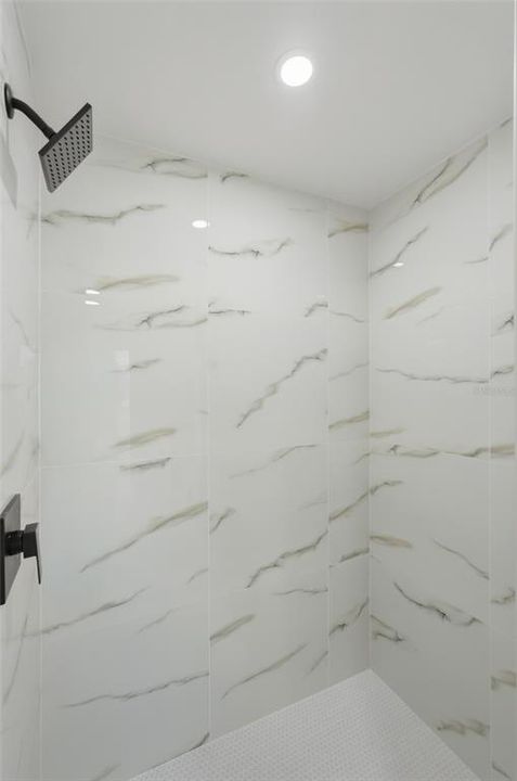 待售: $650,000 (6 贝兹, 0 浴室, 4170 平方英尺)