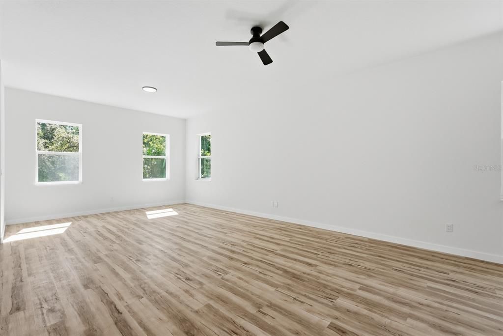 待售: $650,000 (6 贝兹, 0 浴室, 4170 平方英尺)