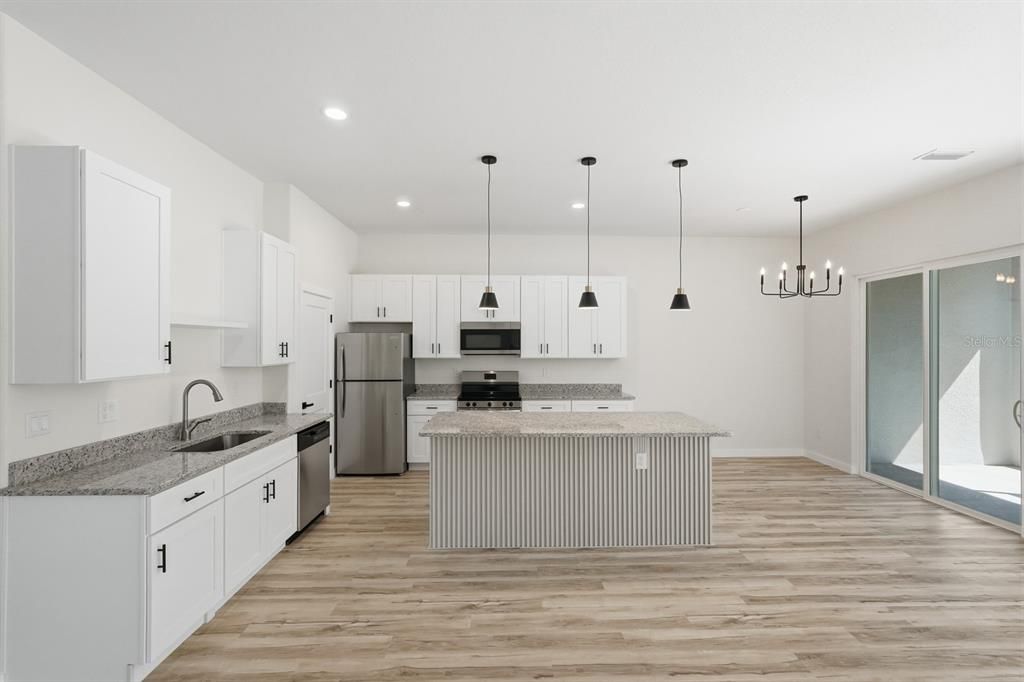 待售: $650,000 (6 贝兹, 0 浴室, 4170 平方英尺)