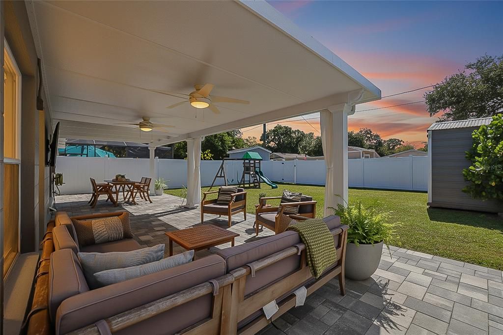 Active With Contract: $485,000 (3 beds, 2 baths, 1238 Square Feet)