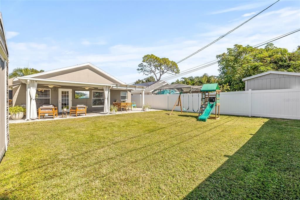 Active With Contract: $485,000 (3 beds, 2 baths, 1238 Square Feet)