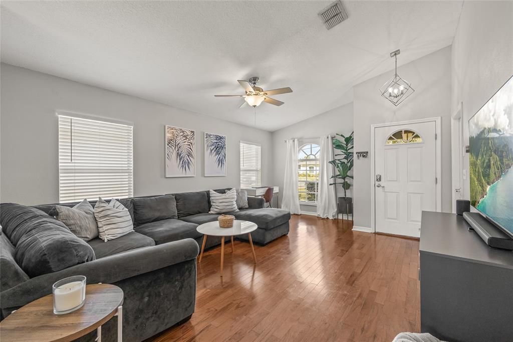 Active With Contract: $485,000 (3 beds, 2 baths, 1238 Square Feet)